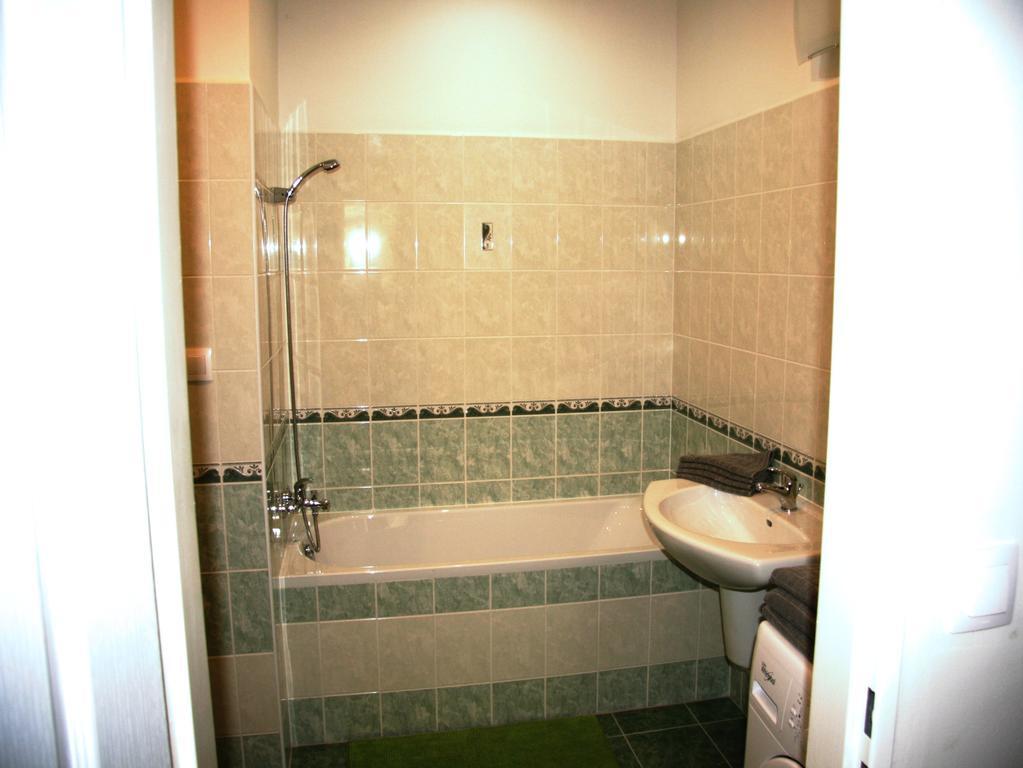 Apartman Raisova 1180 Apartment Karlovy Vary Bagian luar foto